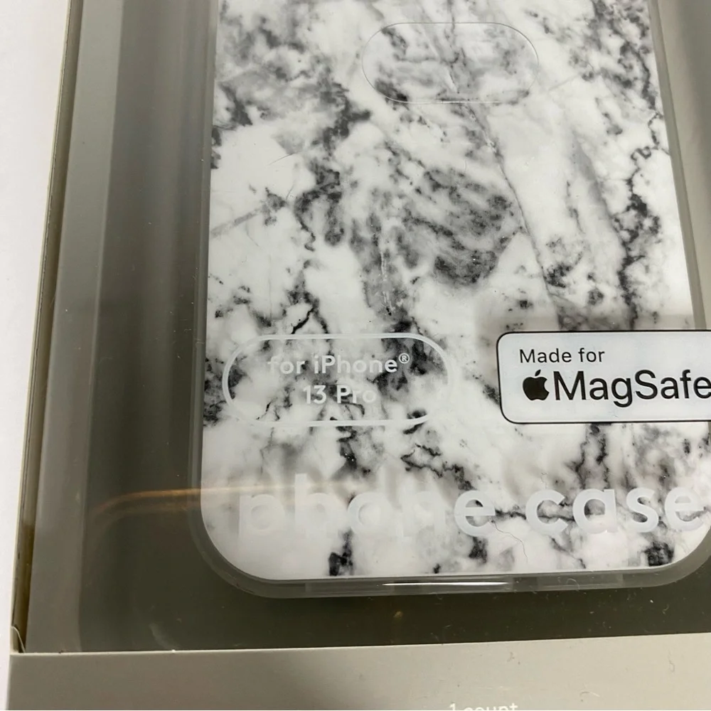 Heyday iPhone 13 Pro with MagSafe NIB Black‎ White Marble Bumper Phone Case